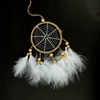 Plumes de blanc à la main pure Dream Catcher pendentif avec perles en bois Net circulaire Turquie Fluff voiture charme carillons éoliens Style indien