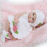 Reborn Baby Doll Girl Baby Bath Toy Full Silicone Body Eyes Fermer Sleeping Baby doll Avec vêtements 10inch 25cm Lifelike Cute Gifts Toy