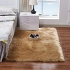Tapis moelleux en laine de peau de mouton de forme rectangulaire avec une peluche ultra douce