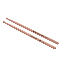 Une paire de bâtons de baguettes en bois de baguettes 5B Hickory Wood Drum Set