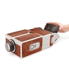 Utilisation à la maison de cinéma de mini projecteur de téléphone intelligent portatif