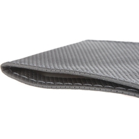 Volant de voiture bricolage couverture simili cuir couture avec une aiguille à la main et fil gris
