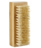 Brosse à ongles en Avril