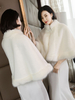 Accessoires de mariage; boutons de fausse fourrure; couverture de mariage