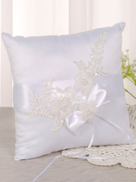 Anneau blanc porteur oreiller dentelle arcs perles arcs fournitures de mariage cérémonie