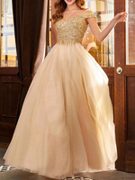 Avec une robe de cocktail une ligne sans manches dos nu sur lépaule en dentelle longueur au sol robe de reconstitution historique champagne