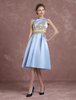 Baby Blue satin robe de Cocktail genou longueur robe de Graduation Sequined Applique sans manches Crewneck Homecoming robe en dentelle
