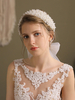 Bandeau de tulle de mariage blanc avec des accessoires de cheveux de chapeaux de perle dimitation pour la mariée
