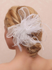 Beau Coiffure de mariage blanc en plume du dîner de répétition Coiffure
