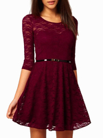 Belle robe skater en coton mélangé bordeaux unicolore moulant avec dentelle