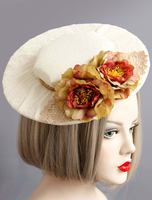 Blanc de chapeaux fleur Decor soirée chapeau de mariage