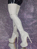 Bottes au-dessus du genou Bottes au-dessus du genou pour femmes en écru et blanc Tige en micro-suède Talon aiguille