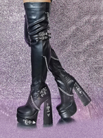 Bottes hautes gothiques noires pour femmes bottes au-dessus du genou à talons hauts et détails métalliques
