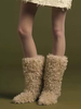 Bottes mi-mollet à talon plat et bout rond en laine dagneau écrue et blanche pour femmes