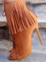 Bottine femme peep-toe à talons aigus en nubuck unicolore avec frange Boots