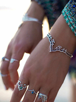 Bracelet unique métallique bohémien avec relief