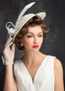 Chapeau de mariée ivoire décoré de plume