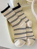 Chaussettes décontractées femmes rayure avec détail de lanière