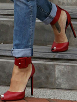 Chaussures à talons hauts escarpins à talon aigu en Synthétique bordeaux unicolore ruban aux chevilles avec boucle de polyuréthane