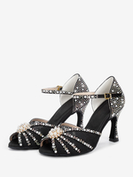 Chaussures de danse latine en satin à bout ouvert ornées de perles et dune boucle. Chaussures de bal.