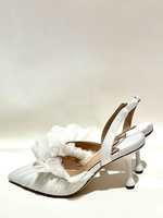 Chaussures de mariage blanches à bout pointu et à volants pour femmes