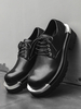Chaussures habillées pour hommes modernes à bout rond avec détails en métal et cuir PU