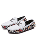 Chaussures mocassins pour hommes confortables en cuir PU avec détails en métal imprimés mocassins blancs à enfiler