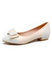 Chaussures plates pour femmes écru blanches à bout pointu et chaussures à enfiler