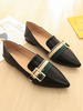 Chaussures plates pour femmes Détails en métal bout pointu en cuir PU sans lacets sur des ballerines noires