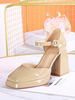 Chaussures vintage en cuir verni camel à bout carré à lacets