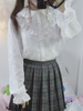 Chemise classique lolita Chemisier lolita blanc en mousseline avec dentelle et volants Déguisements Halloween