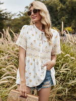 Chemise pour femme blanche à imprimé floral plissé à lacets à col bijou décontracté à manches courtes en polyester