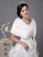 Châle de mariage nuptiale blanche tendance fausse fourrure