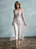 Combinaison de mariée en crêpe extensible avec appliques longueur cheville col bijou manches longues taille naturelle ivoire