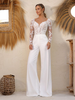 Combinaison de mariée en dentelle longueur au sol décolleté travaillé manches longues amovibles taille naturelle couleur ivoire