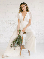 Combinaison de mariée tenue de mariage civil en dentelle longueur au sol col en V manches courtes