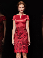 Courte robe mère Bourgogne dentelle satin manches courtes robe de cocktail serrée au genou Invité robe de mariage