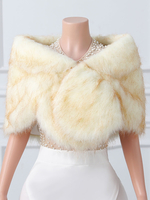 Couverture de mariage en fausse fourrure hauts beiges couverture de mariée