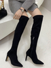 Cuissardes pour femmes à talons épais en micro suède; cuissardes noires