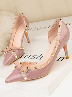 Escarpins femme gris en PU talon mi-bas bout pointu décoré des rivets