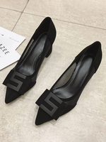 Escarpins noirs à talons carrés et bouts pointus Chaussures pour femmes
