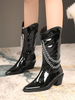 Femmes Bottes mi-mollet noires Bout pointu en cuir Synthétique Détail de la chaîne Zip Up Bottes larges en mollet