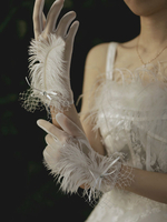 Gants de mariage Accessoire court Plumes de tulle Gants de mariée