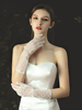 Gants de mariage Gants de mariée perlés en tulle de longueur moyenne