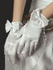 Gants de mariage pour femmes; perles de tissu en satin blanc; arcs; gants de mariée