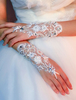 Gants gants en tulle ivoire de mariage court