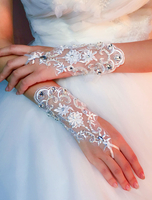 Gants gants en tulle ivoire de mariage court