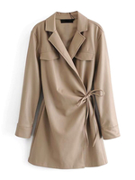 Manteau Femmes à Cuir Synthétique à Col Revers avec Manches Longues Coupe Cintrée à Lacets Bas Evasée Unicolore