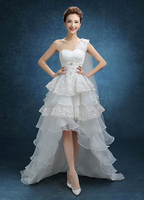 Mariage robe une épaule haute basse perlée robe de mariée Organza volants en dentelle à paliers balayage Train robe de mariée avec côté Draper