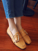 Mocassins en cuir Synthétique marron clair Bout carré Détails métalliques Chaussures décontractées Chaussures femme
